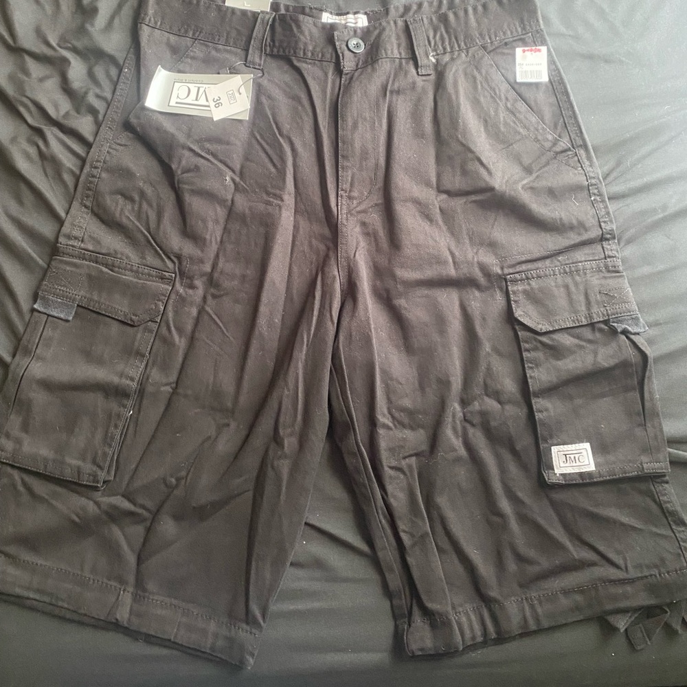 Black cargo skating shorts